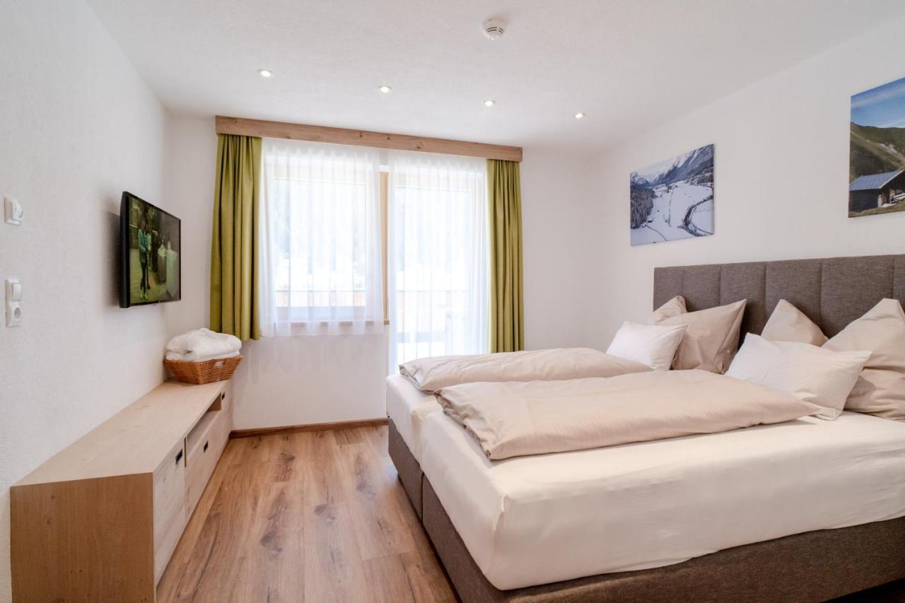 Alpen Gasthof Apartments Hohe Burg ทรินส์ ภายนอก รูปภาพ
