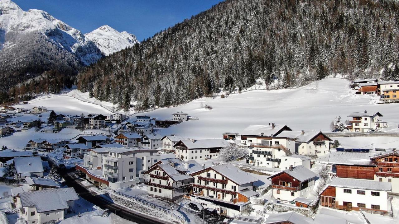 Alpen Gasthof Apartments Hohe Burg ทรินส์ ภายนอก รูปภาพ